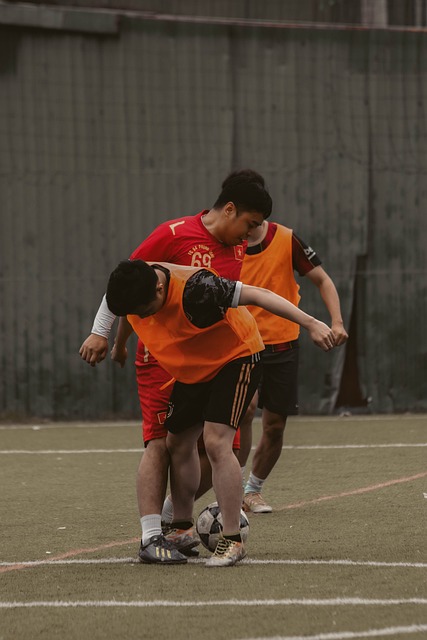 欧文突破两人防守完成得分