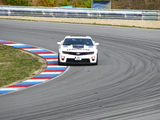 强调以
